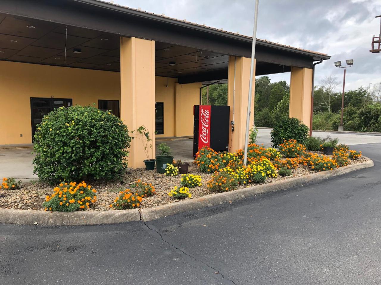Motor Inns Of America Madisonville Exterior photo